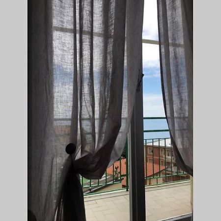 Splendido Appartamento Vista Mare 레반토 외부 사진