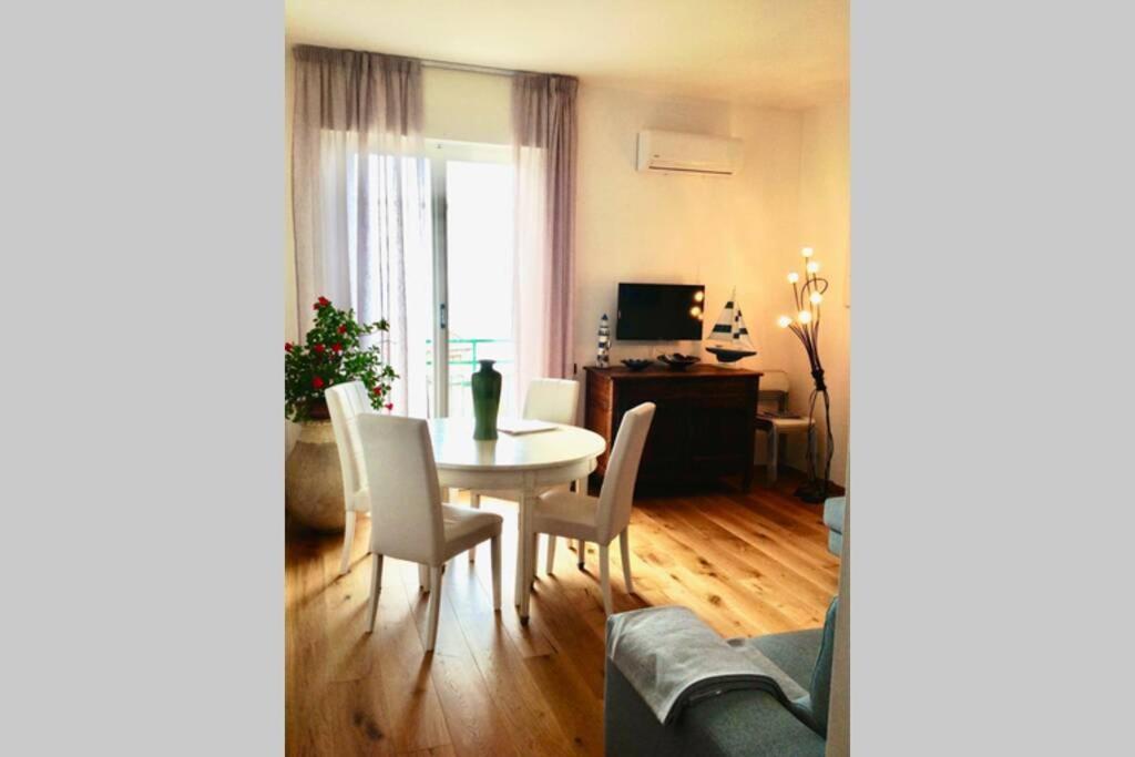 Splendido Appartamento Vista Mare 레반토 외부 사진