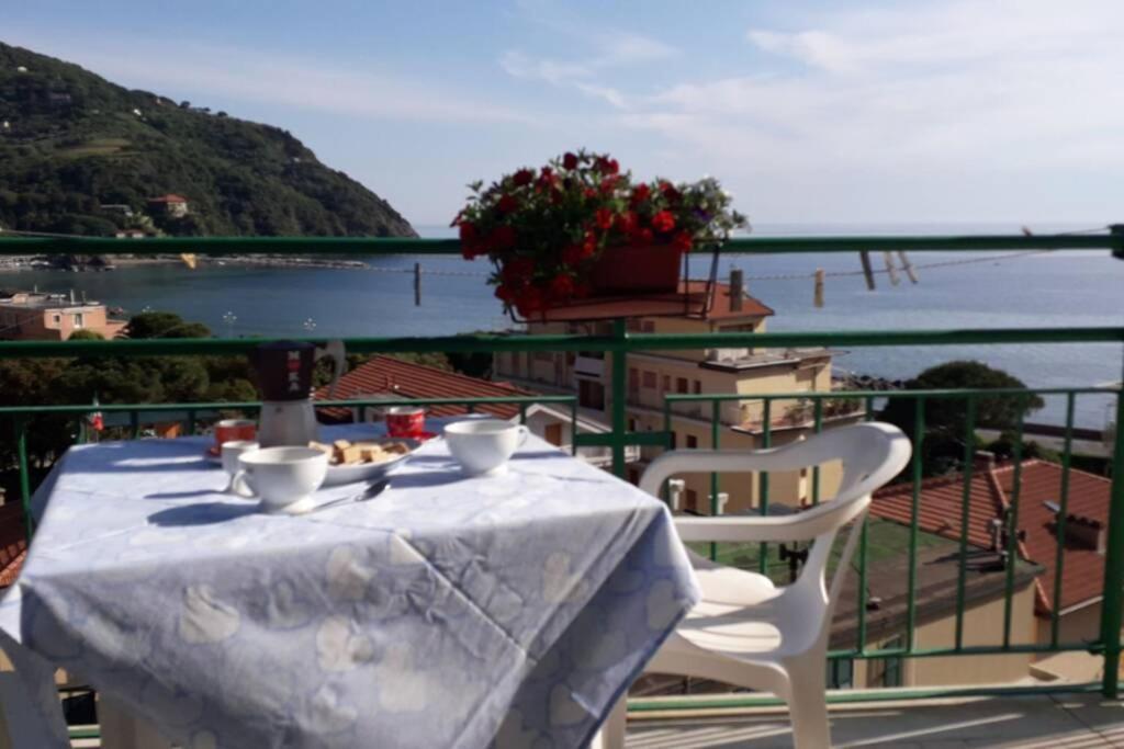 Splendido Appartamento Vista Mare 레반토 외부 사진